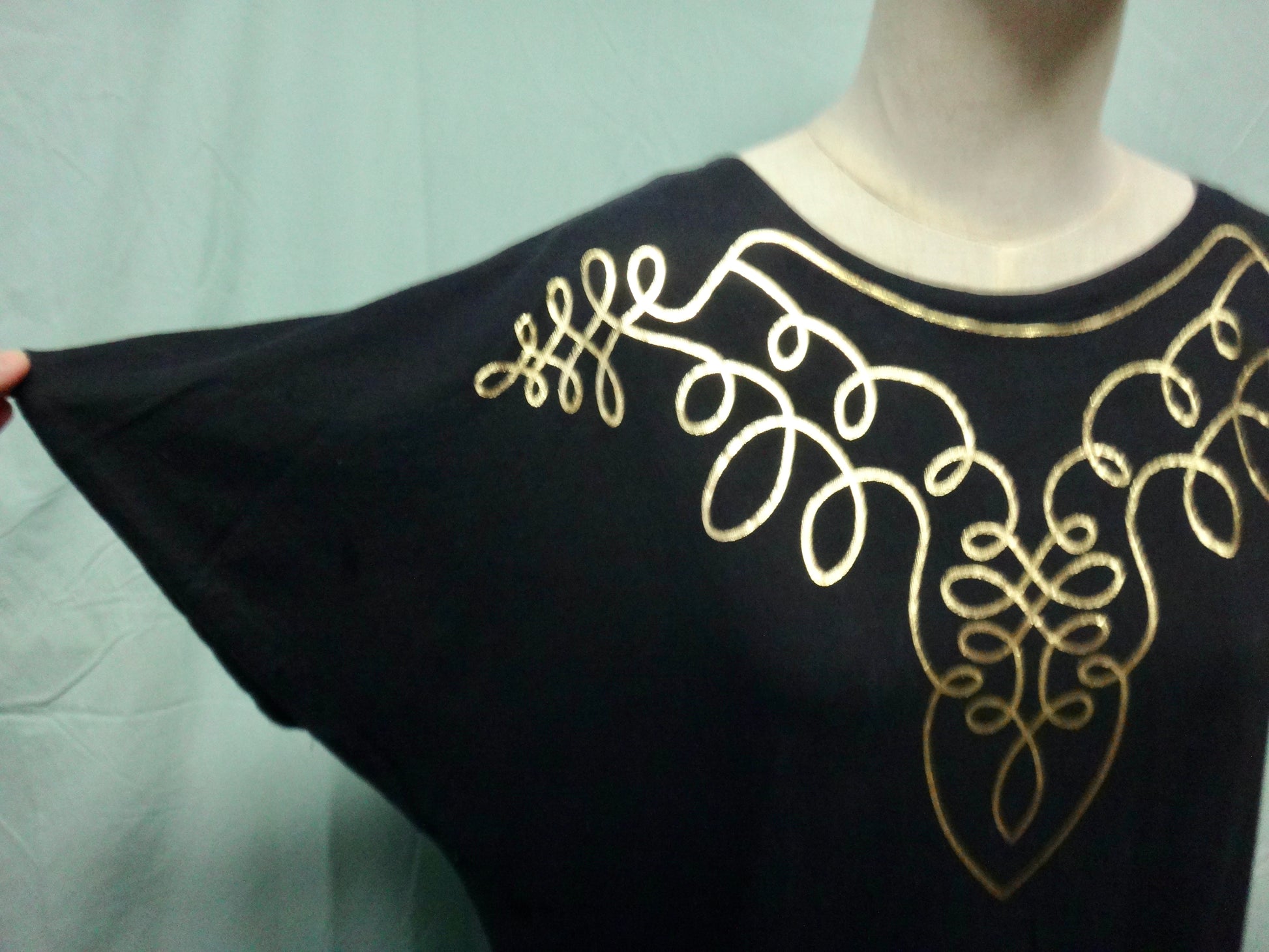 80s Batwing Gold and Black Foil Printed T-shirt Dress Girlgotvintage 80s Batwing Gold and Black Foil Printed T-shirt Dress Girlgotvintage
