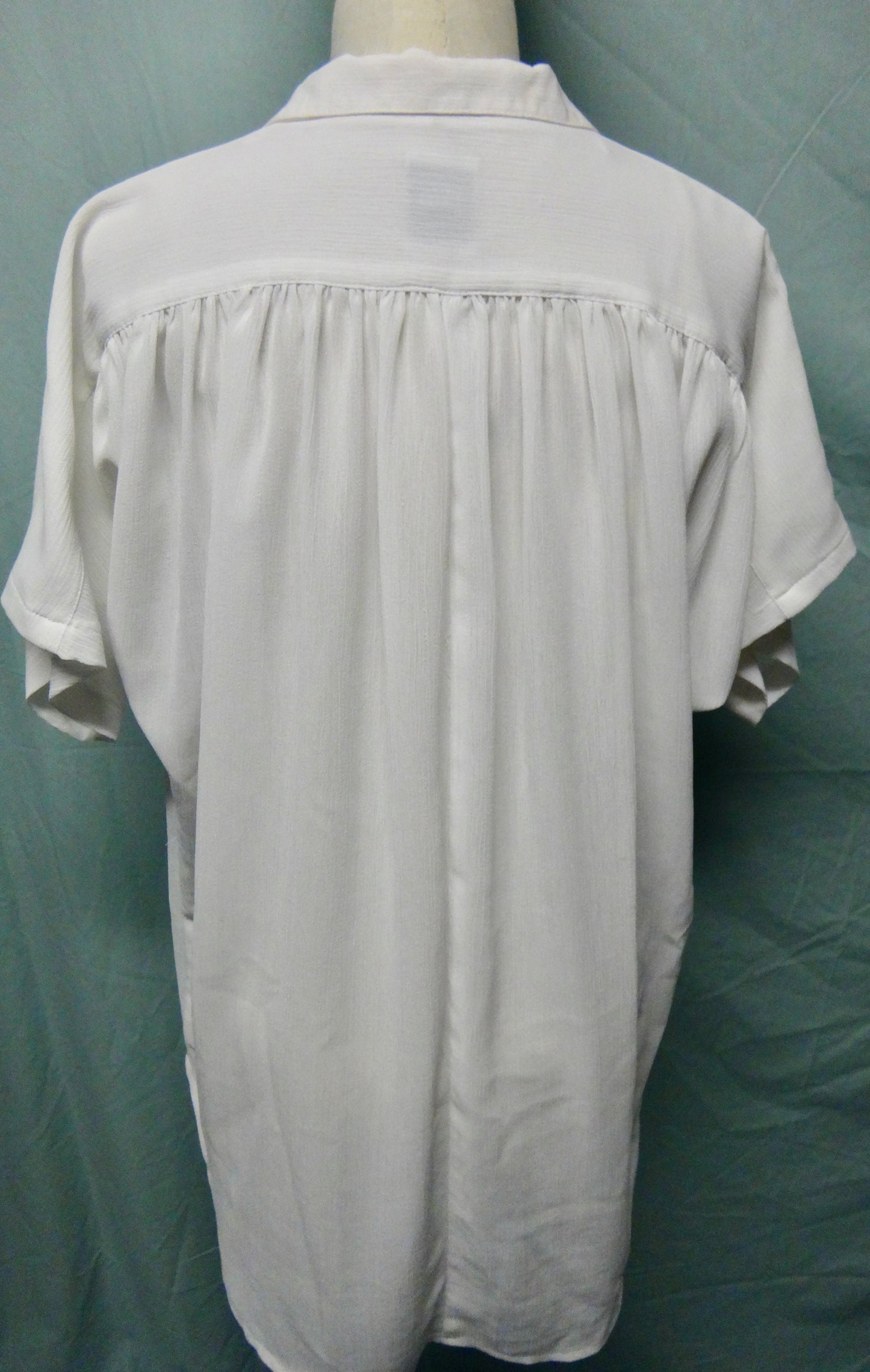 90s Oversized White Top with Shell Buttons