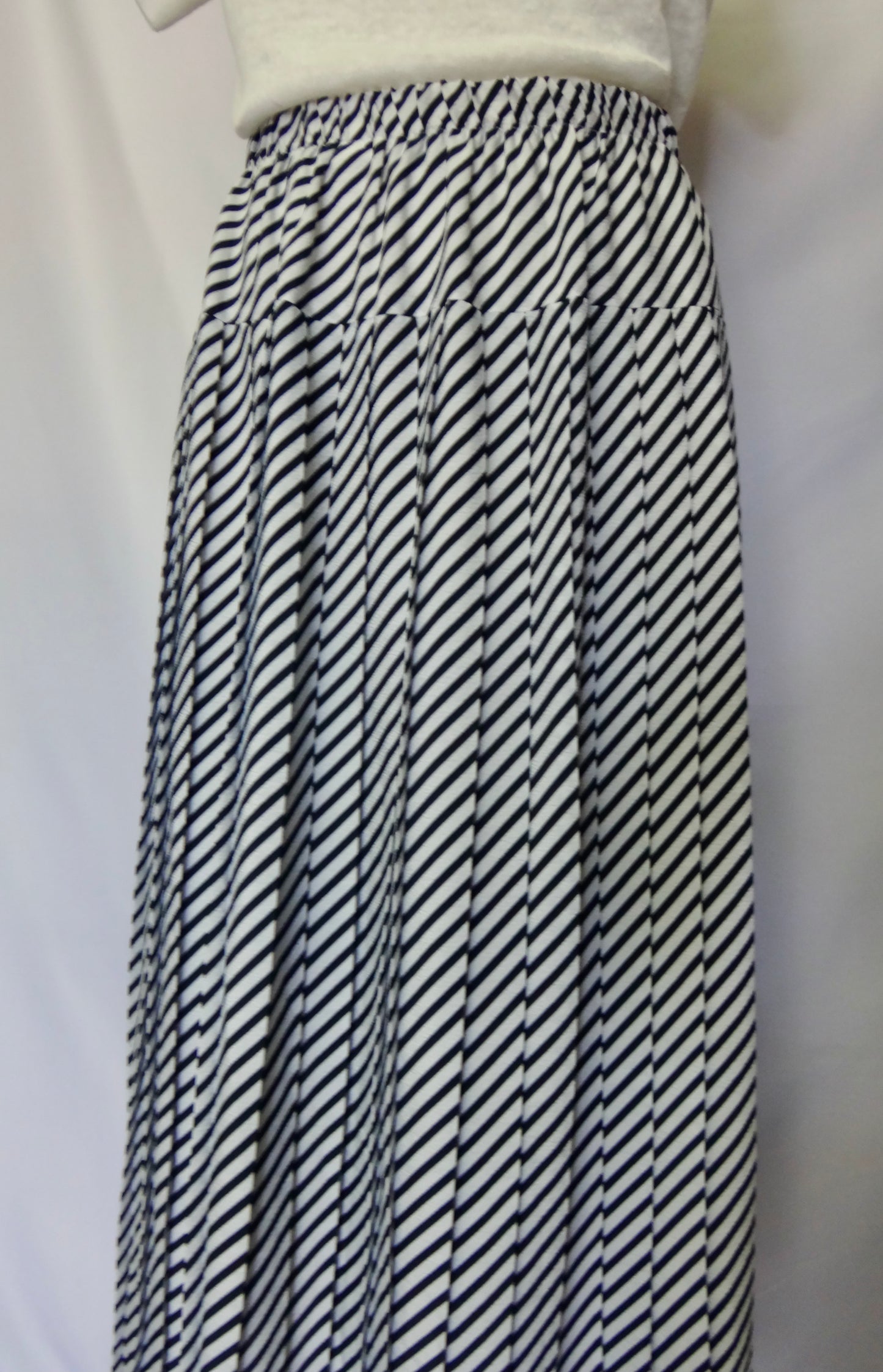 80s Stripe Skirt in Ink White