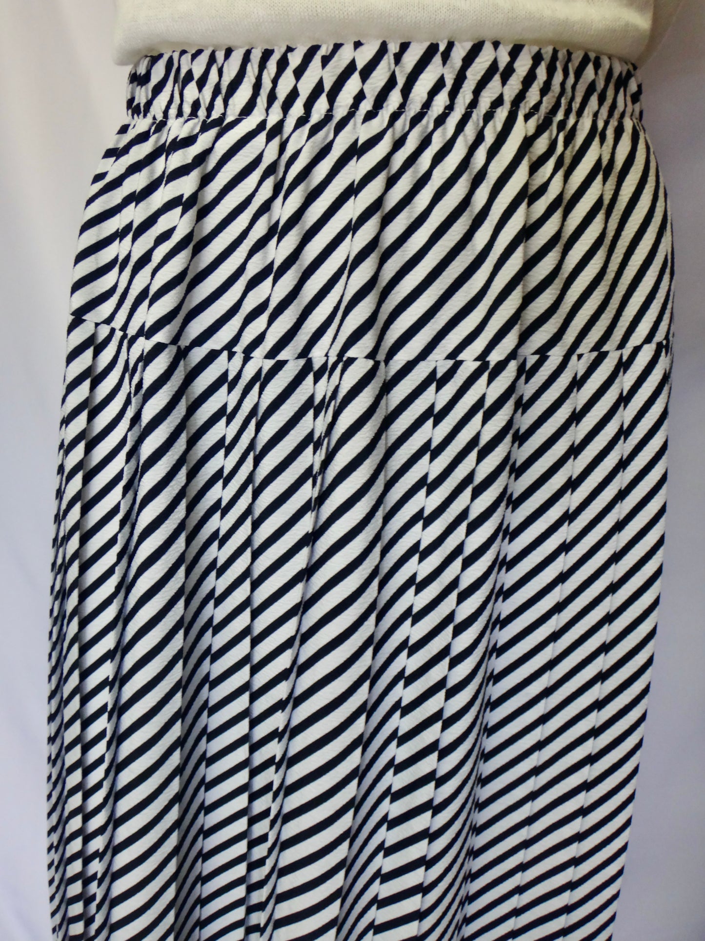 80s Stripe Skirt in Ink White