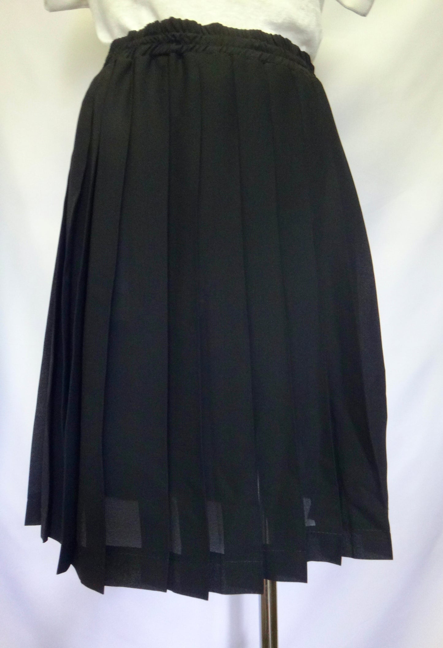 80s/90s Black Pleated Knee Length Skirt