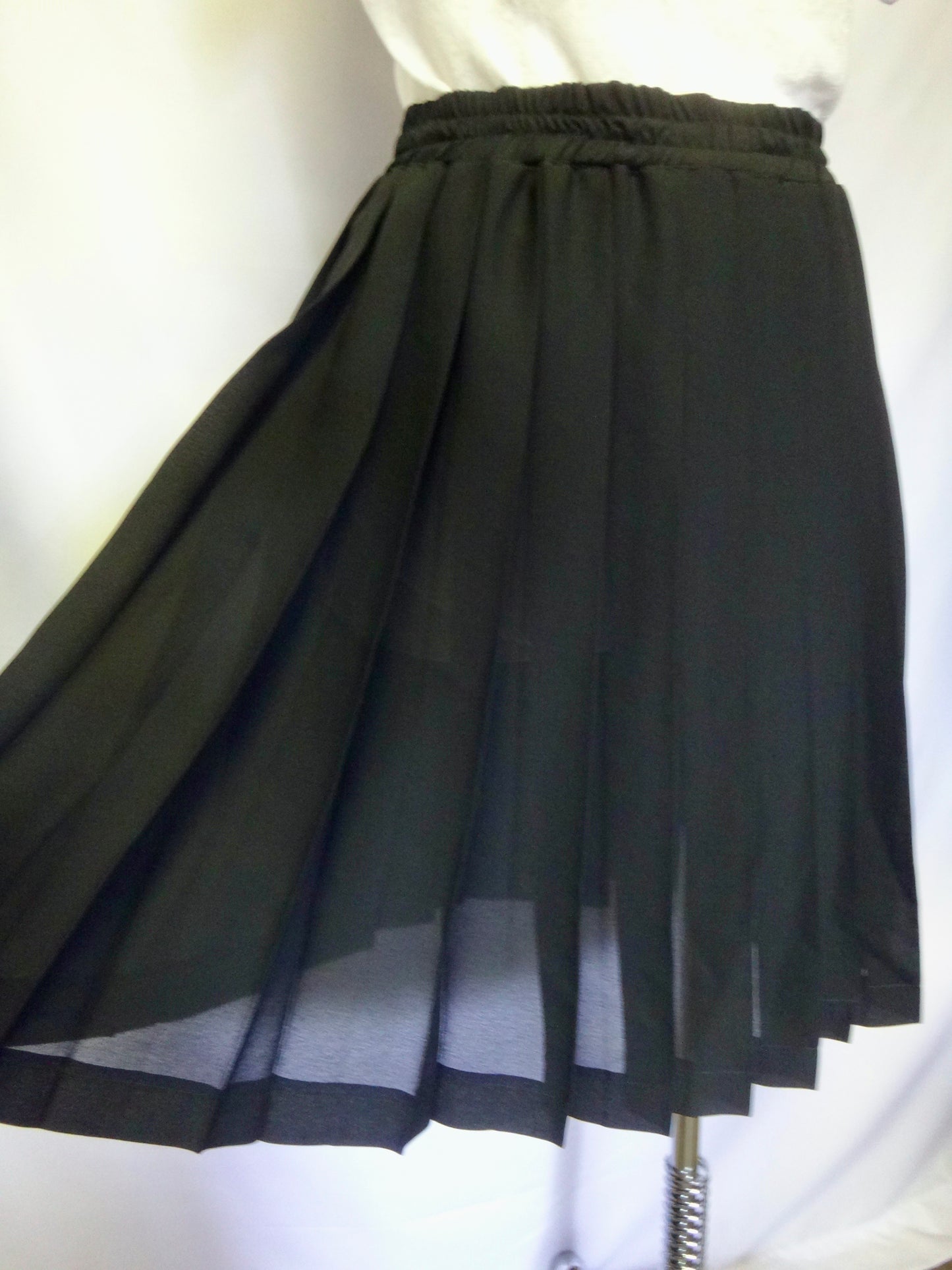 80s/90s Black Pleated Knee Length Skirt