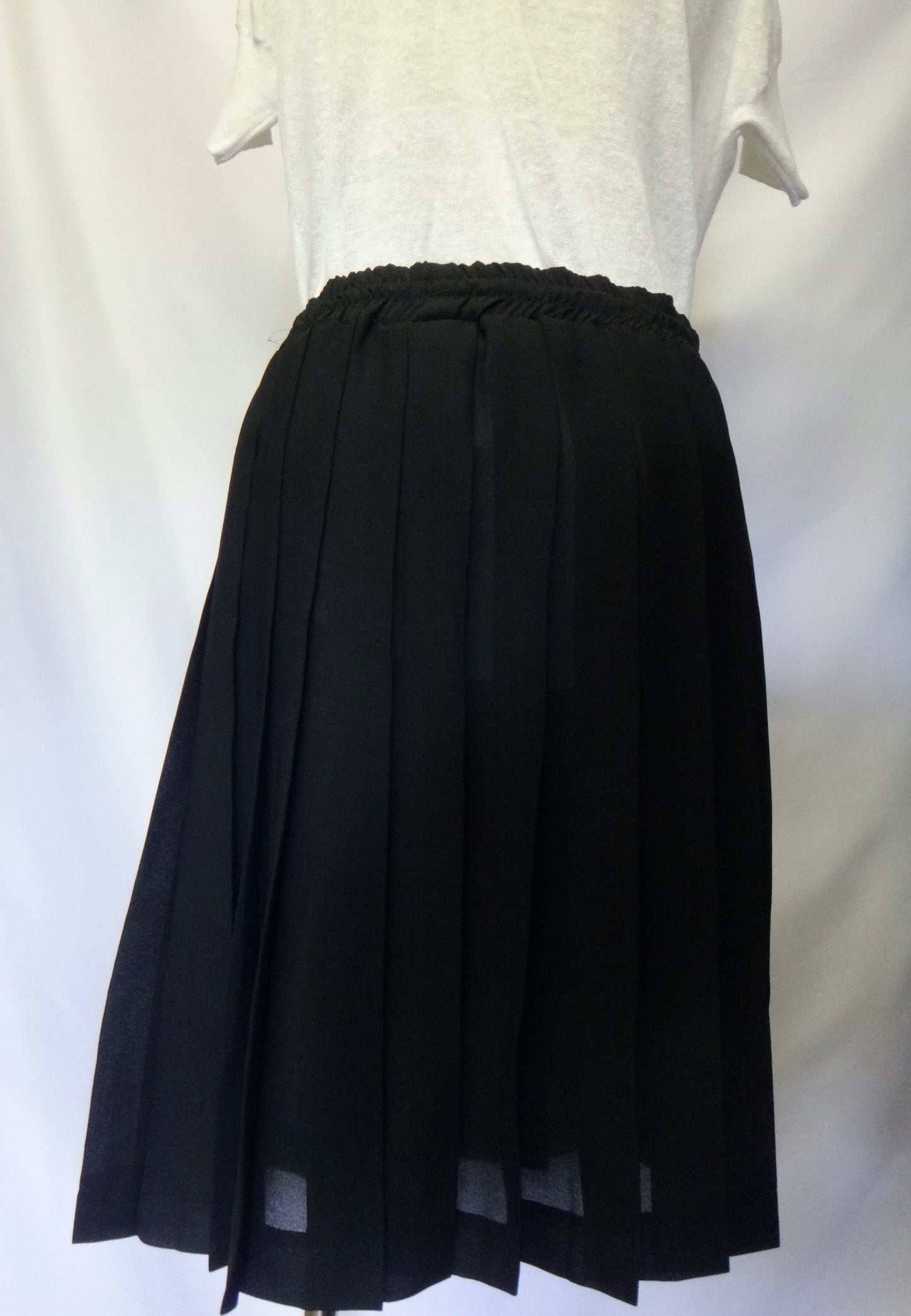 80s/90s Black Pleated Knee Length Skirt